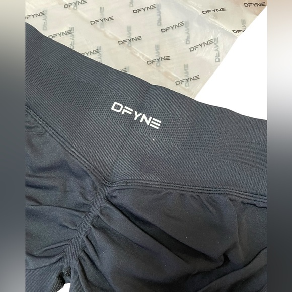 DFYNE Impact 4.5" seamless shorts in Midnight Black Size Medium - Picture 3 of 4